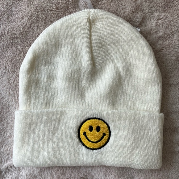 2/$20 ✨NWT Urban Outfitters UO Smiley Face 90s Y2K Embroidered Beanie - Picture 2 of 7
